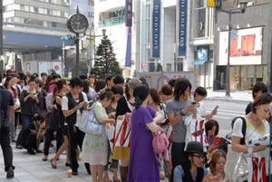 Cola en el H&M de Ginza Tokio 