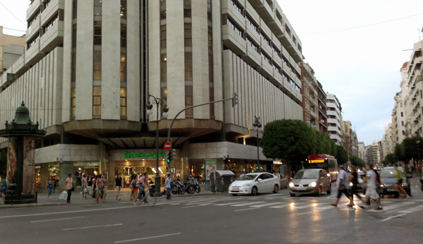 El Corte Inglés, tienda de moda en Valencia. 