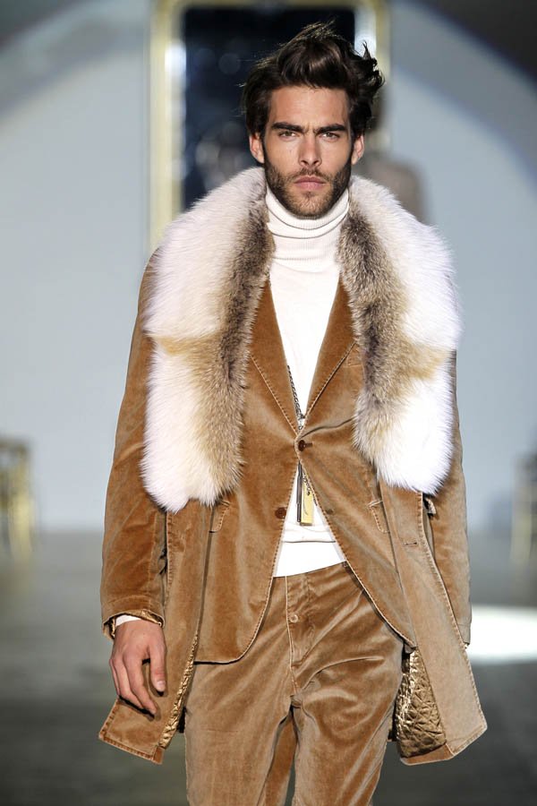 Jon Kortajarena en el desfile de Roberto Verino en MBFW 2012