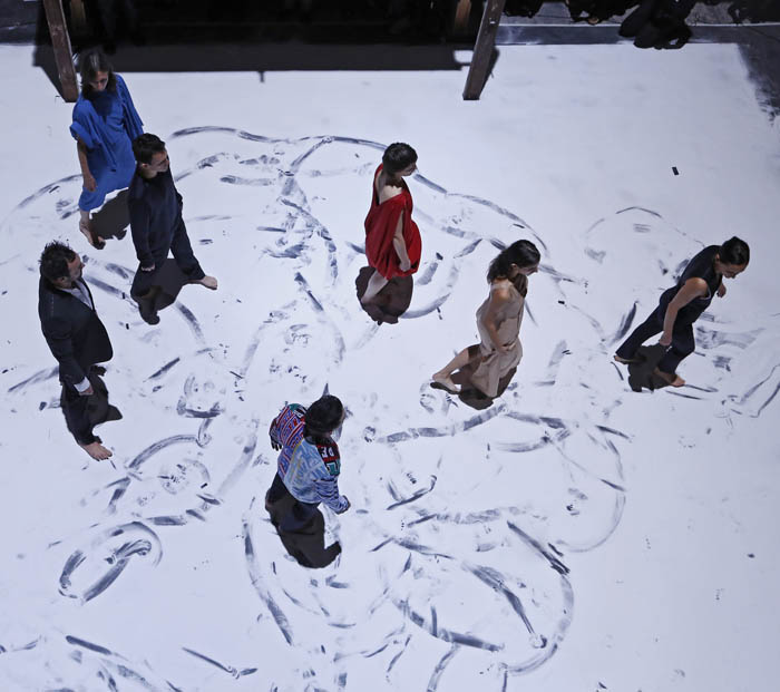 H&M presenta en Nueva York su colaboración con Maison Martin Margiela con un espectáculo de arte y danza