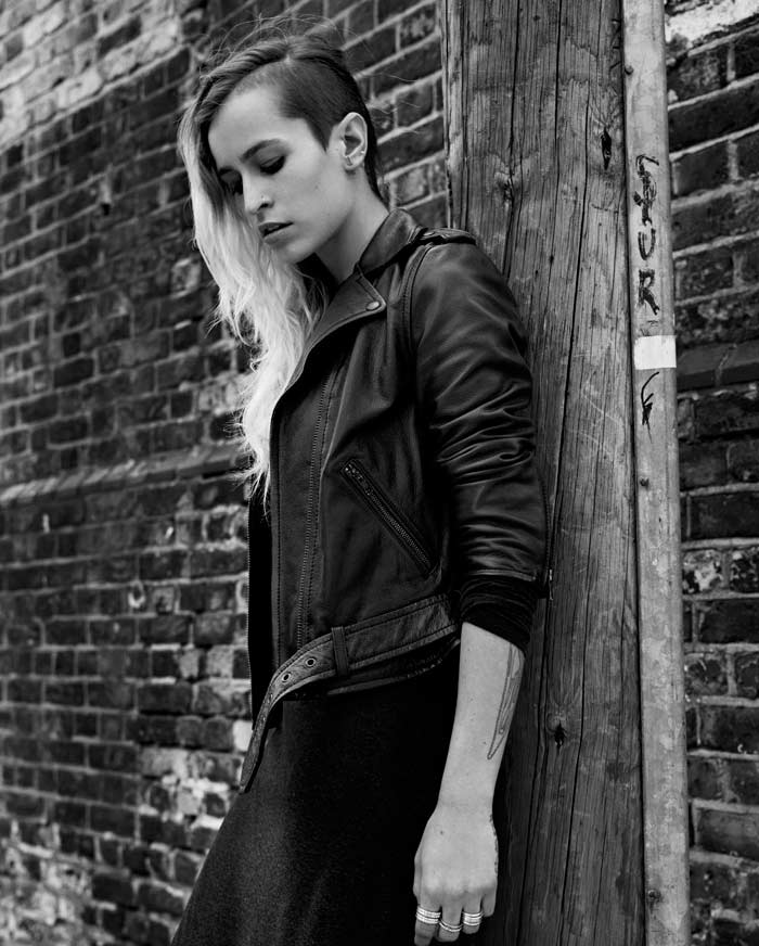 H&M escoge a Alice Dellal como imagen de Divided Grey