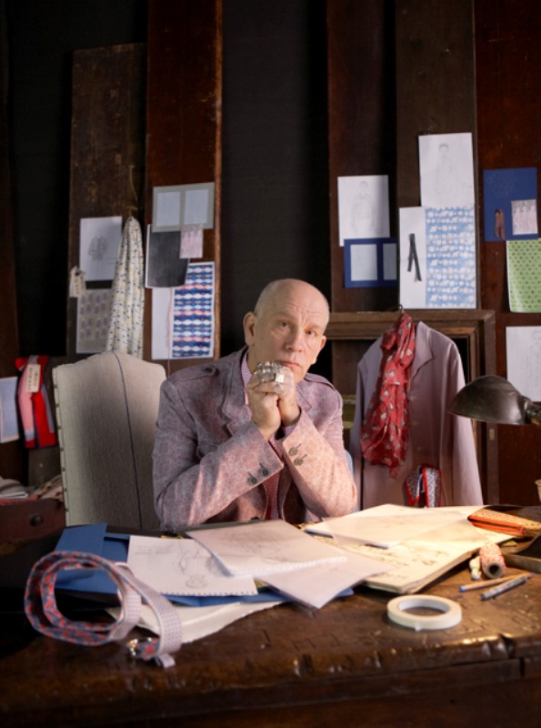 John Malkovich diseña una colección de baño para Yoox.com
