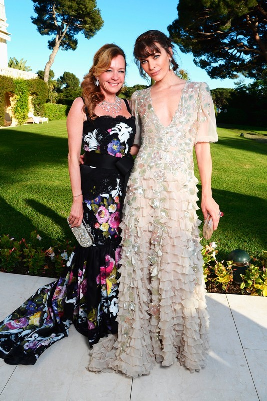 Caroline Scheufele y Milla Jovovich en Cannes.