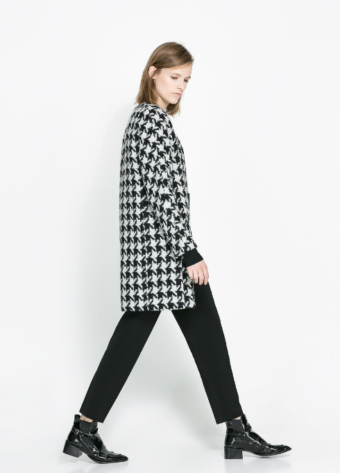 Abrigo rebajado de pata de gallo de Zara, invierno 2014