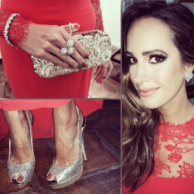 Louise Roe con zapatos Jimmy Choo, clutch de Marchesa y joyas de Chopard en los Globos de Oro 2014