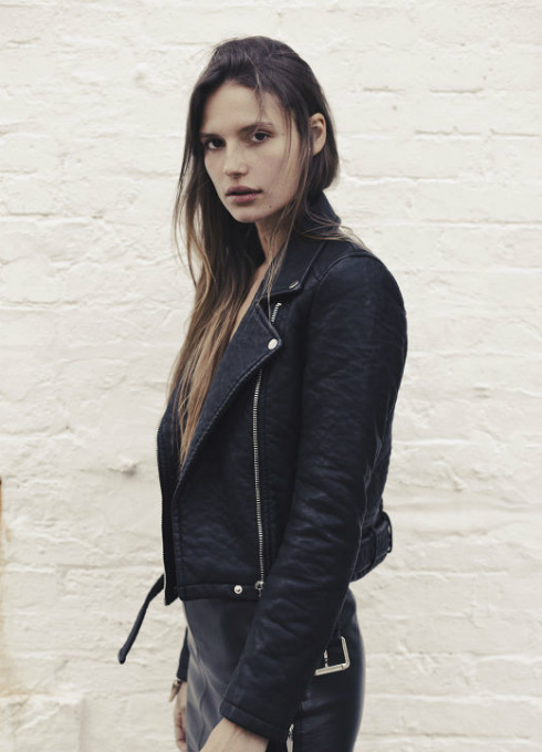 Cate Underwood Pictures Zara rebajas chaquetas