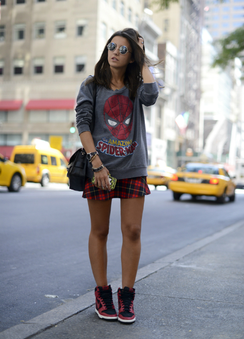 Falda de cuadros rojos de Zara, la prenda must have otoño invierno 2013/14 en bloggers y celebrities Modalia.es