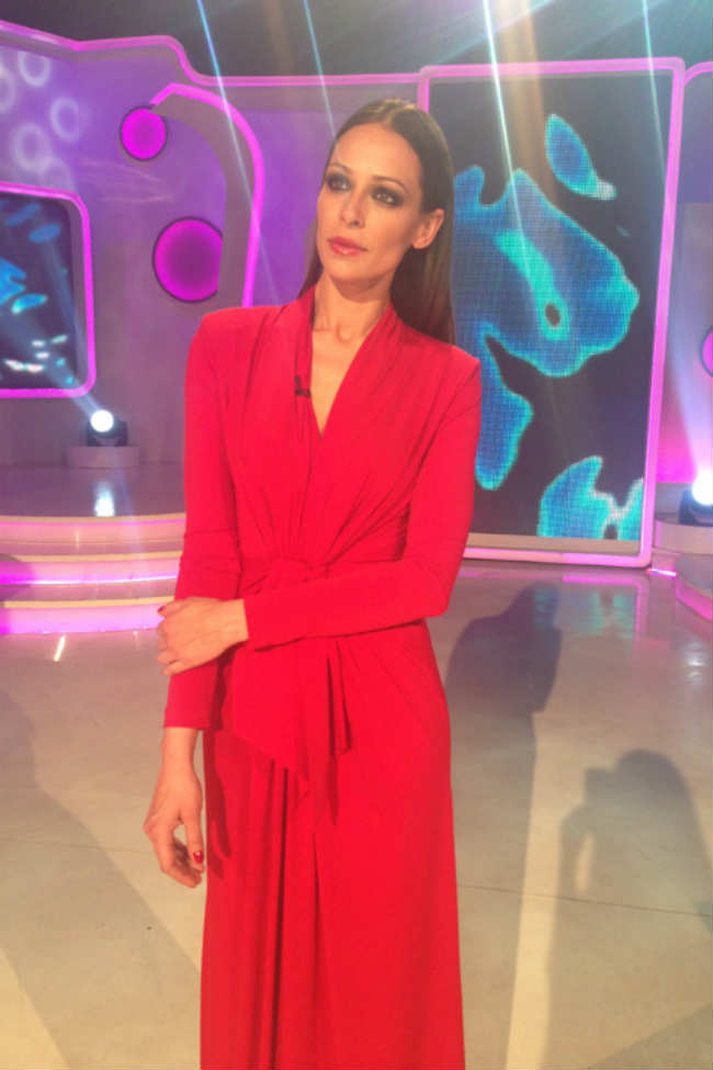 Eva Gonzalez vestido largo rojo