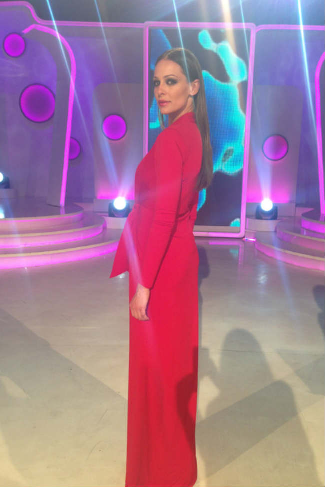 Eva Gonzalez vestido largo rojo