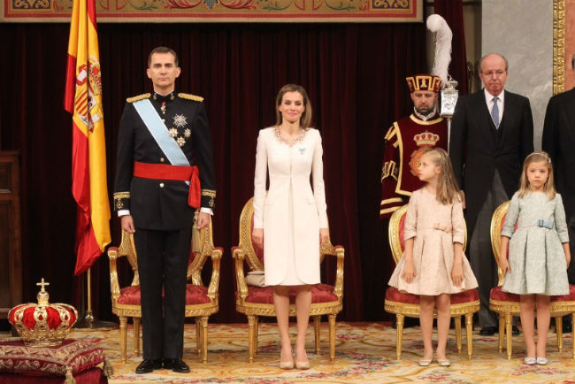 letizia reina españa vestido blanco felipe varela 