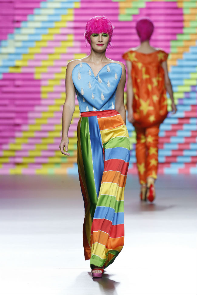 Agatha Ruiz de la Prada presenta una colección en MBFWM para la mujer sin miedo Modalia.es Agatha Ruiz de la Prada presenta una colección en MBFWM para la mujer sin miedo Modalia.es