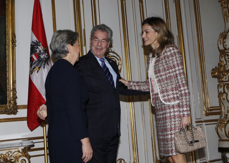 letizia cuero vestido hugo boss