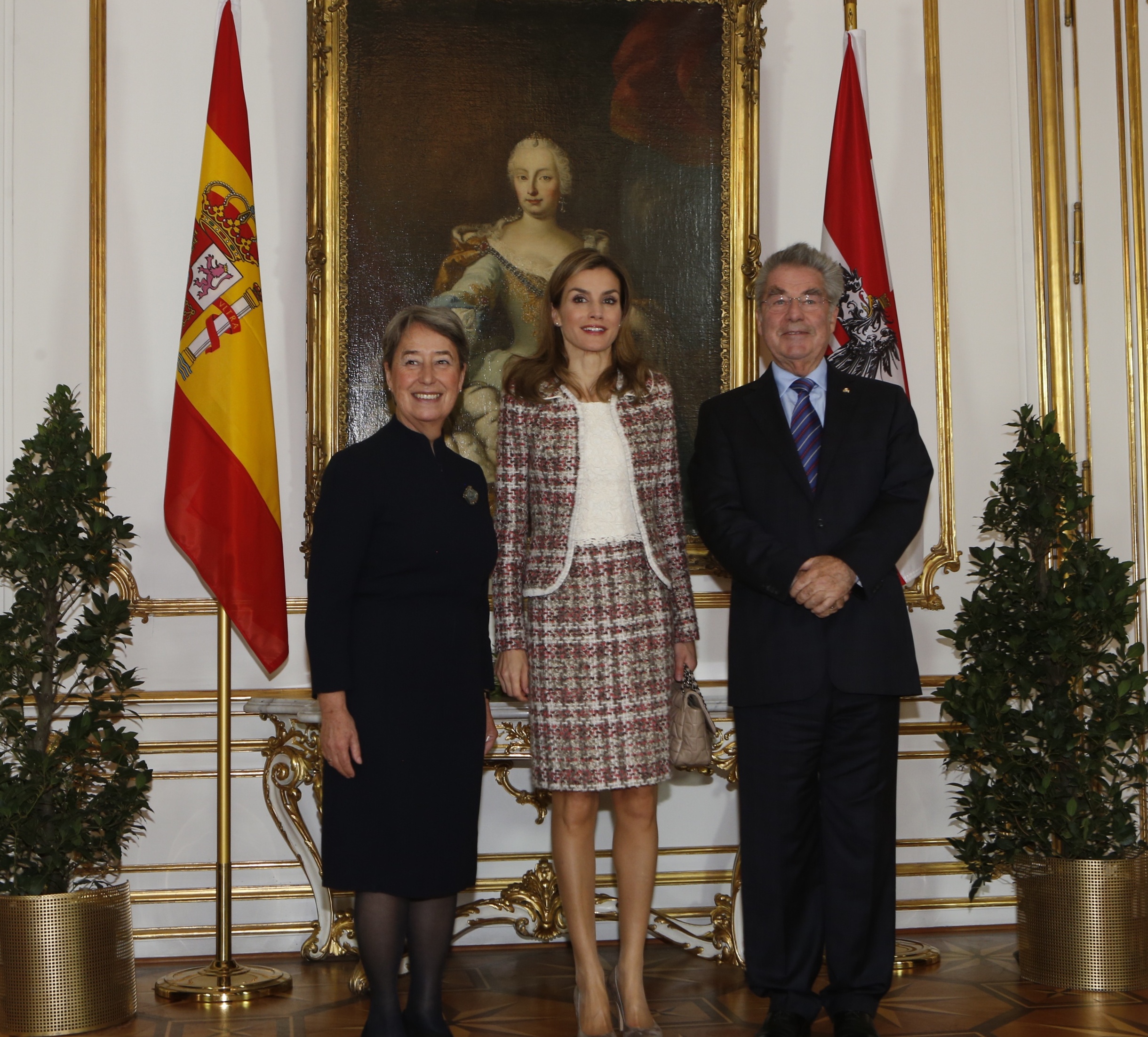 letizia cuero vestido hugo boss