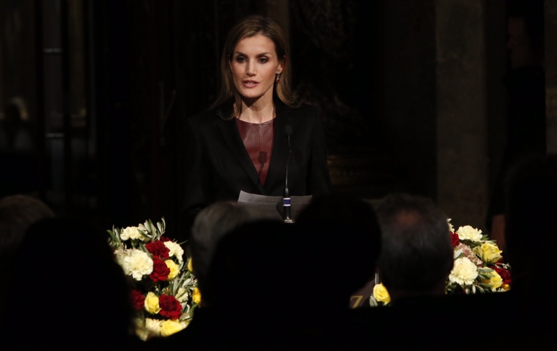 letizia cuero vestido hugo boss