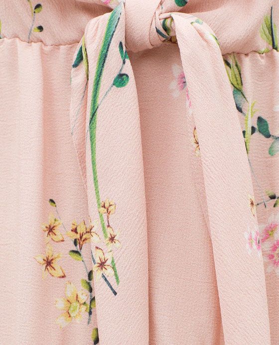 vestido rosa floral lazo compressor