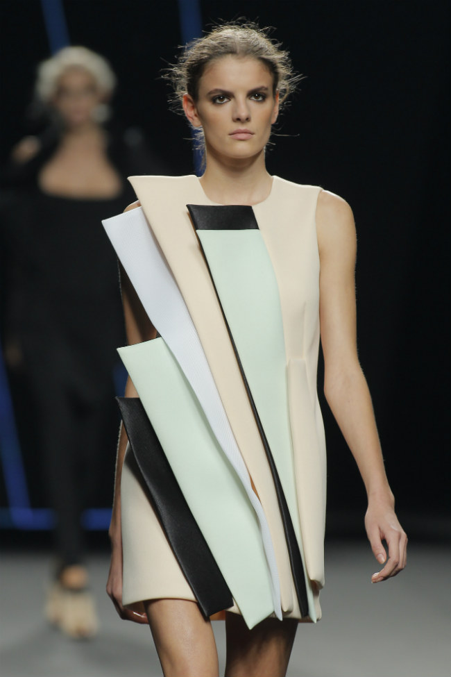 AMAYA ARZUAGA MBFW MADRID SS2016 17