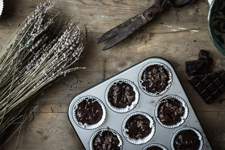 muffins de chocolate negro con pepitas de chocolate