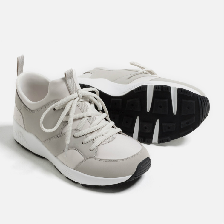 zapatillas zara gris y blanco minimal
