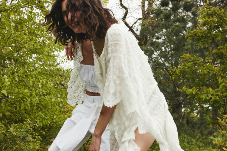 crop top zara blanco y tunica blanca bordados zara