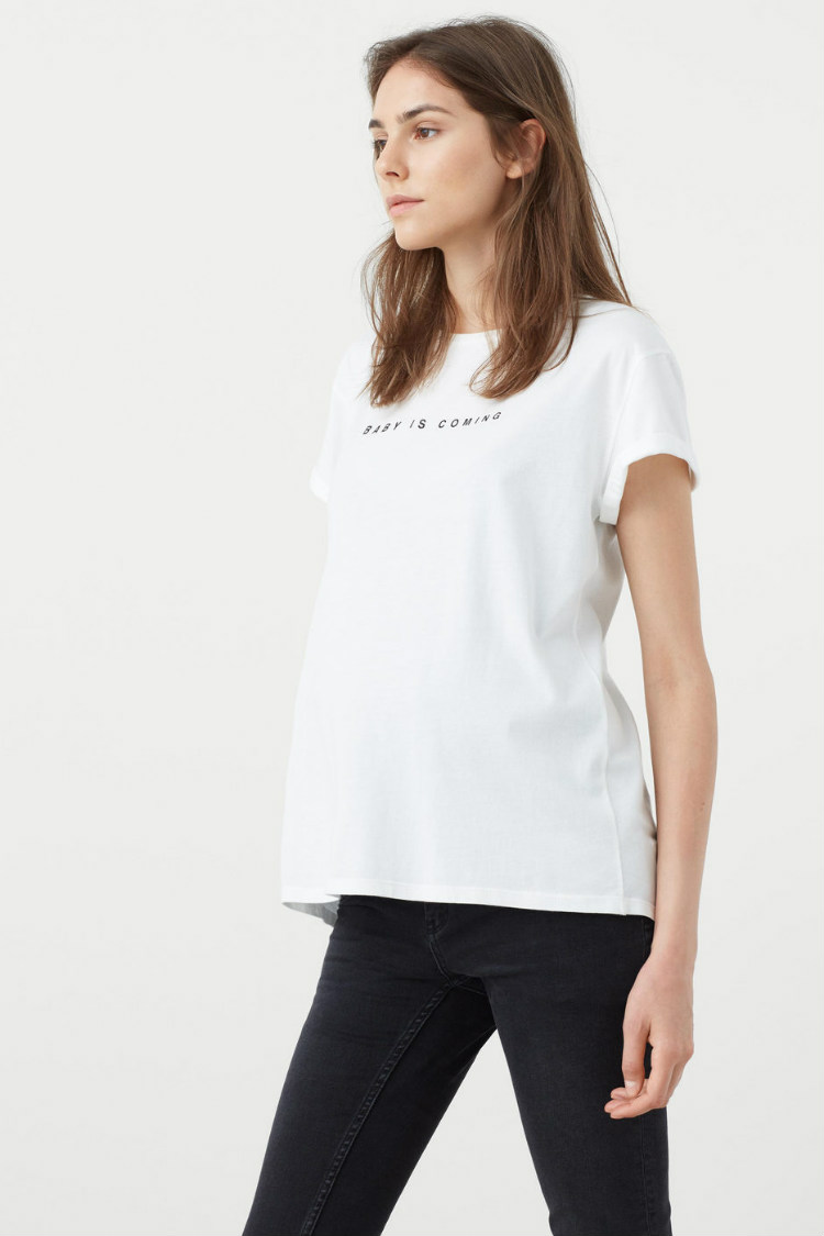 camiseta blanca baby is coming mango maternity