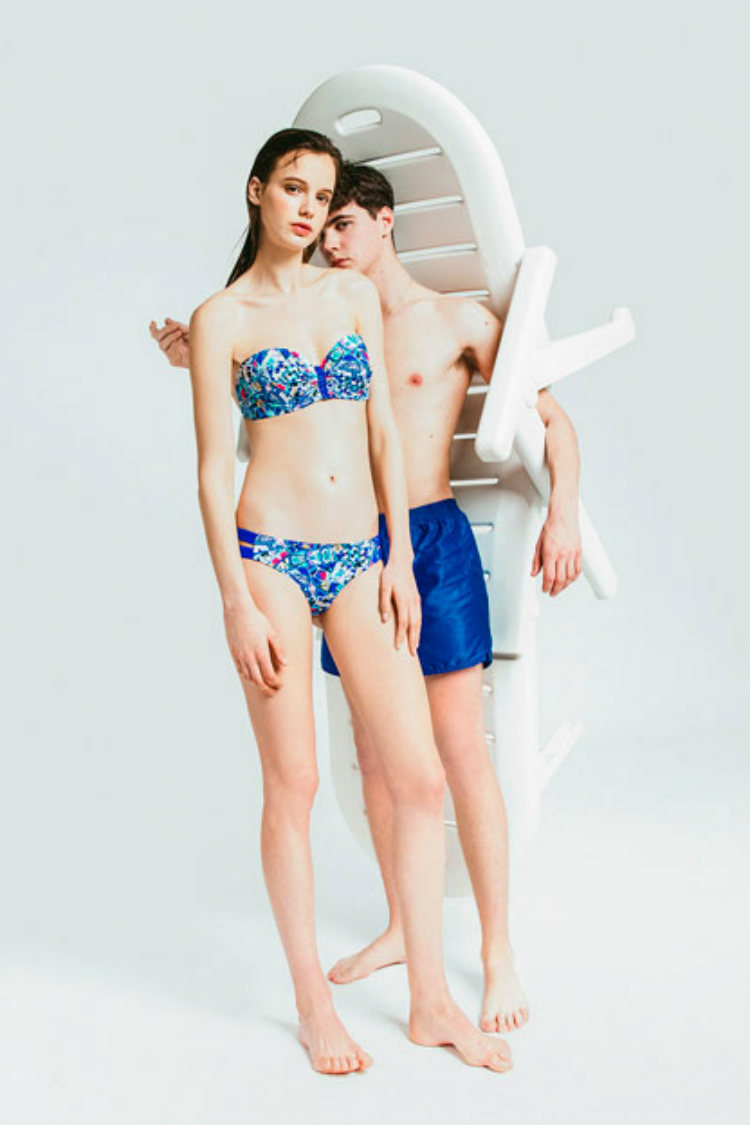 bikini oysho escote corazón estampado flores azul klein