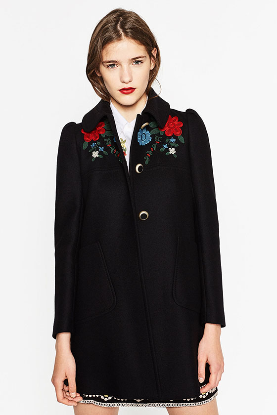 abrigo negro canesu bordado azul rojo moda