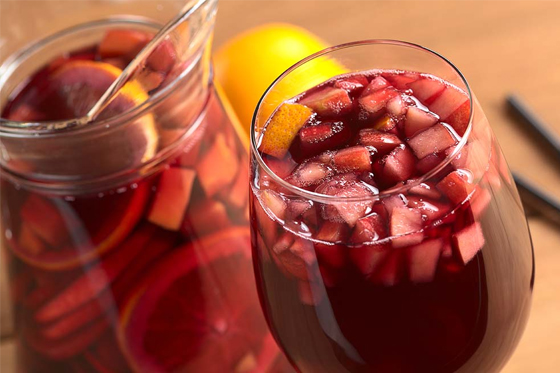 Bebida refrescar verano sangria alcohol fruta