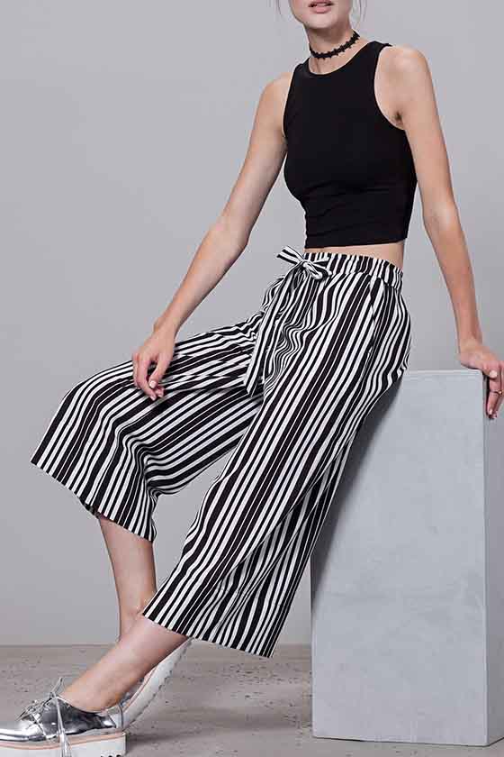 culotte rayas moda camiseta negra tirante ancho look