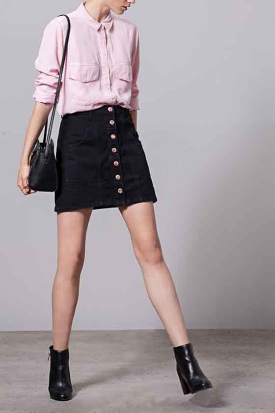 rosa pastel falda negra botones moda tendencia
