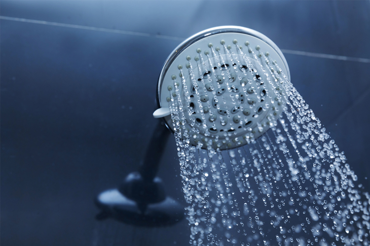 Ducha fría beneficios salud
