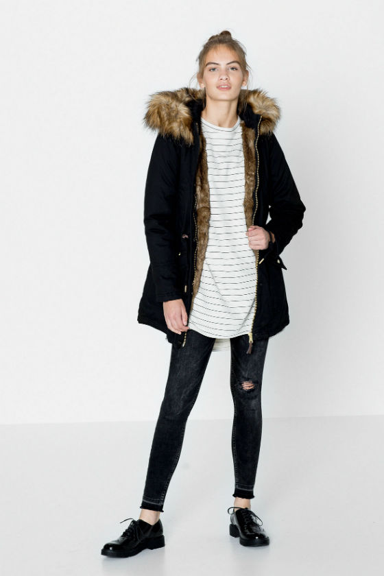 parka negra pull and bear