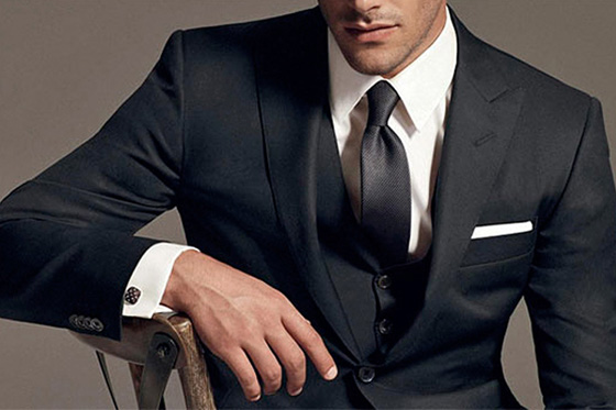 Elegancia hombre traje corbata gemelos
