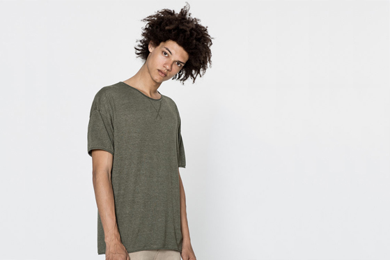 Desert Collection Pull and Bear camiseta corte lateral caqui