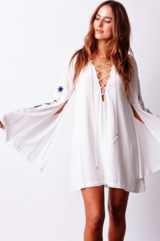 vestido blanco con mangas anchas fetiche suances