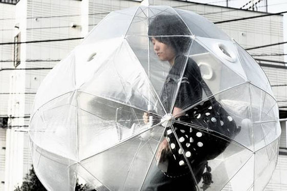 Invento raro paraguas protector caparazon