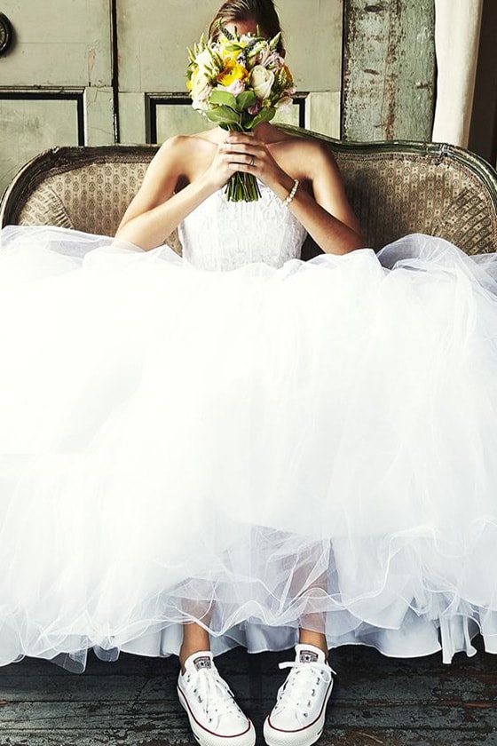 vestido de novia con deportivas