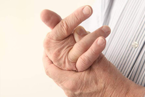 Dedos crujir artritis consecuencias
