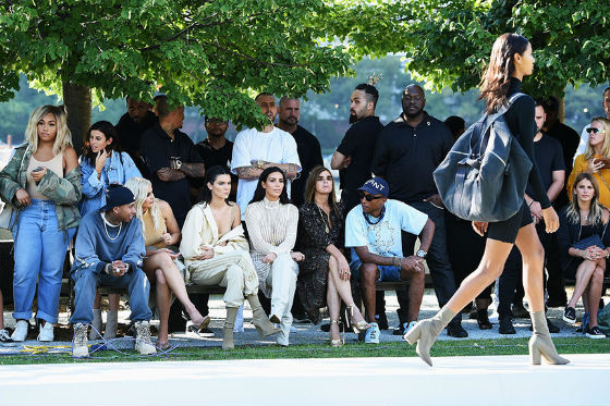 desfile-kanye-west-clan-kardashian