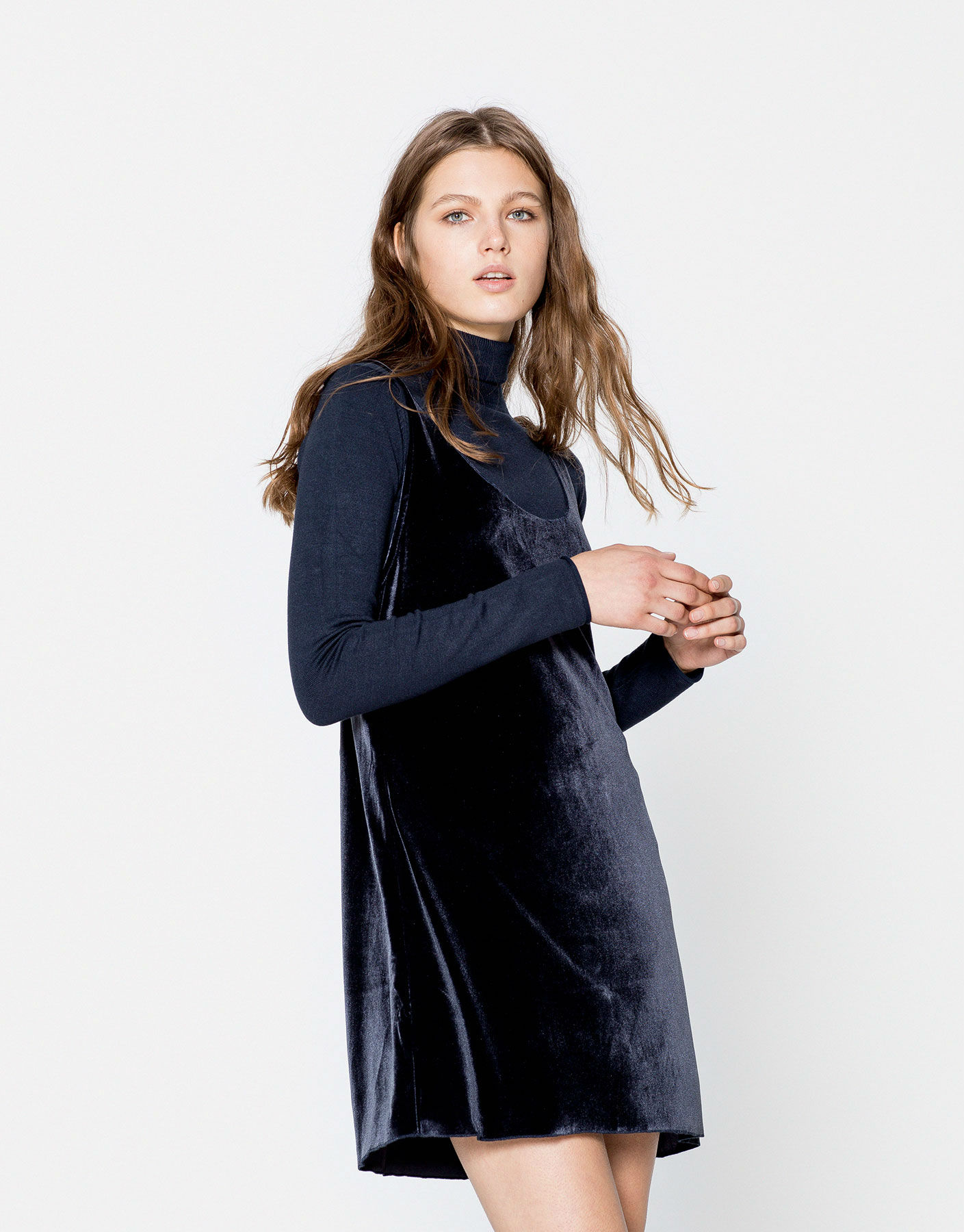 vestido terciopelo azul pull and bear