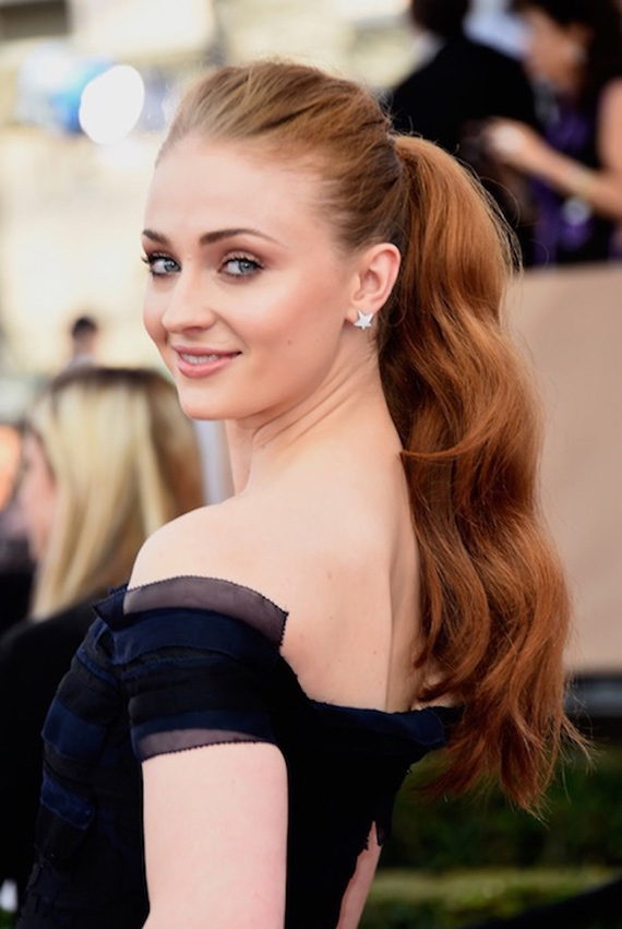 sophie turner peinado recogido