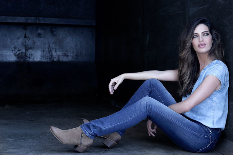 salsa vaqueros sara carbonero