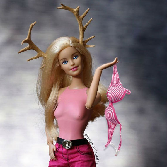  trophy wife barbie sin sujetador