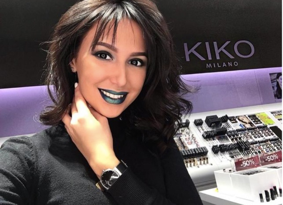 Look de KIKO con labios azules