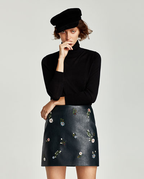 falda de cuero con detalle