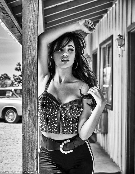 Camila Cabello modelo guess