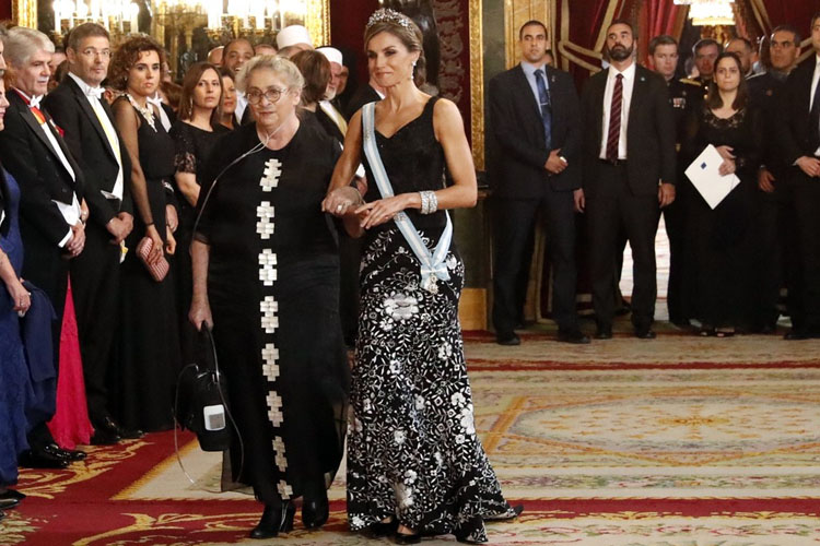 reina letizia looks