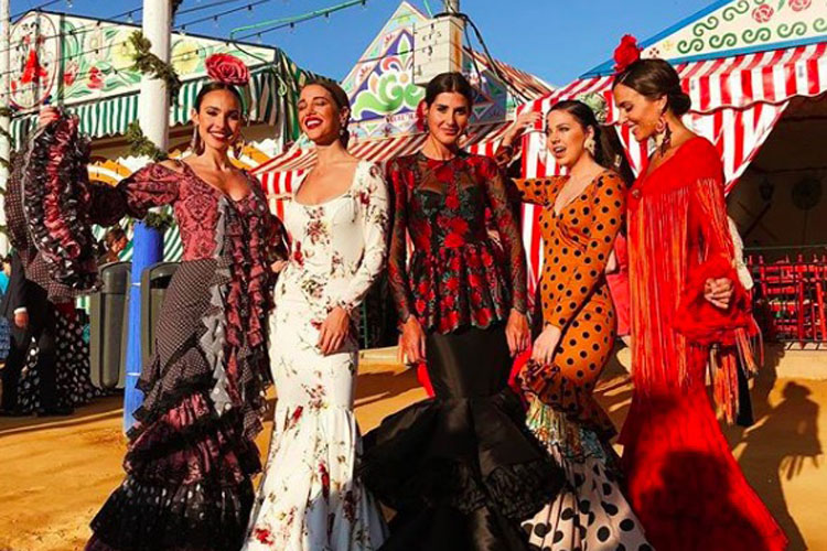 versus Aceptado contacto Influencers y famosos en la Feria de Sevilla 2018: los mejores vestidos de  flamenca - Modalia.es