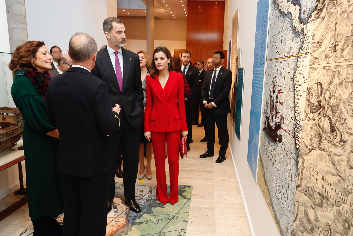 reina letizia traje rojo