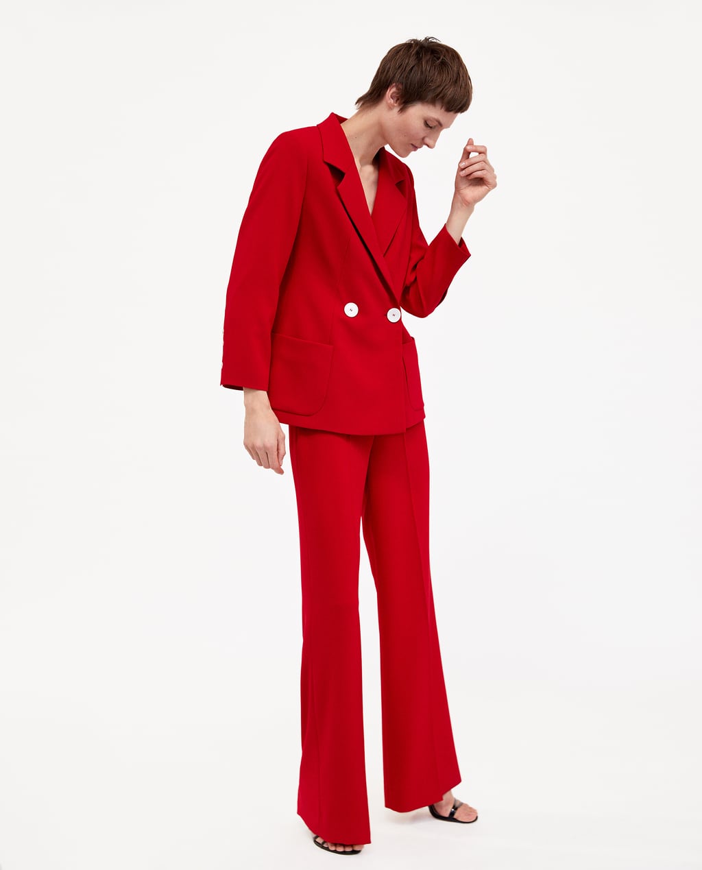 Traje chaqueta rojo y blusa de lunares copia el look de la Reina Letizia con la colección de Traje chaqueta rojo y blusa de lunares copia el look de la Reina Letizia con la colección de