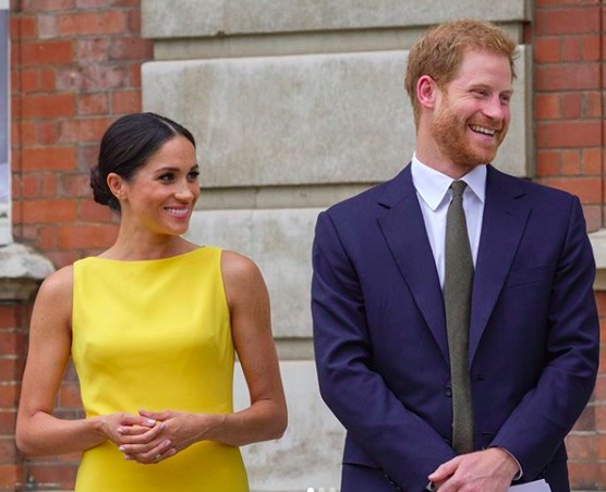 meghan markle vestido amarillo